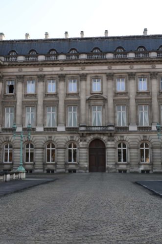 Belgium-brussels-traveling-travel-blog-architecture-Royal-Palace-Brussels-park-9