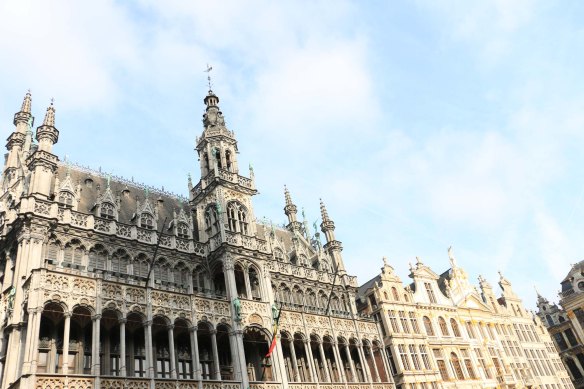 Belgium-brussels-traveling-travel-blog-architecture-Town-Hall-Grand-Place-6